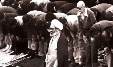 تردید در دو نامه؛ تطبیق خط امام با دستخط امام